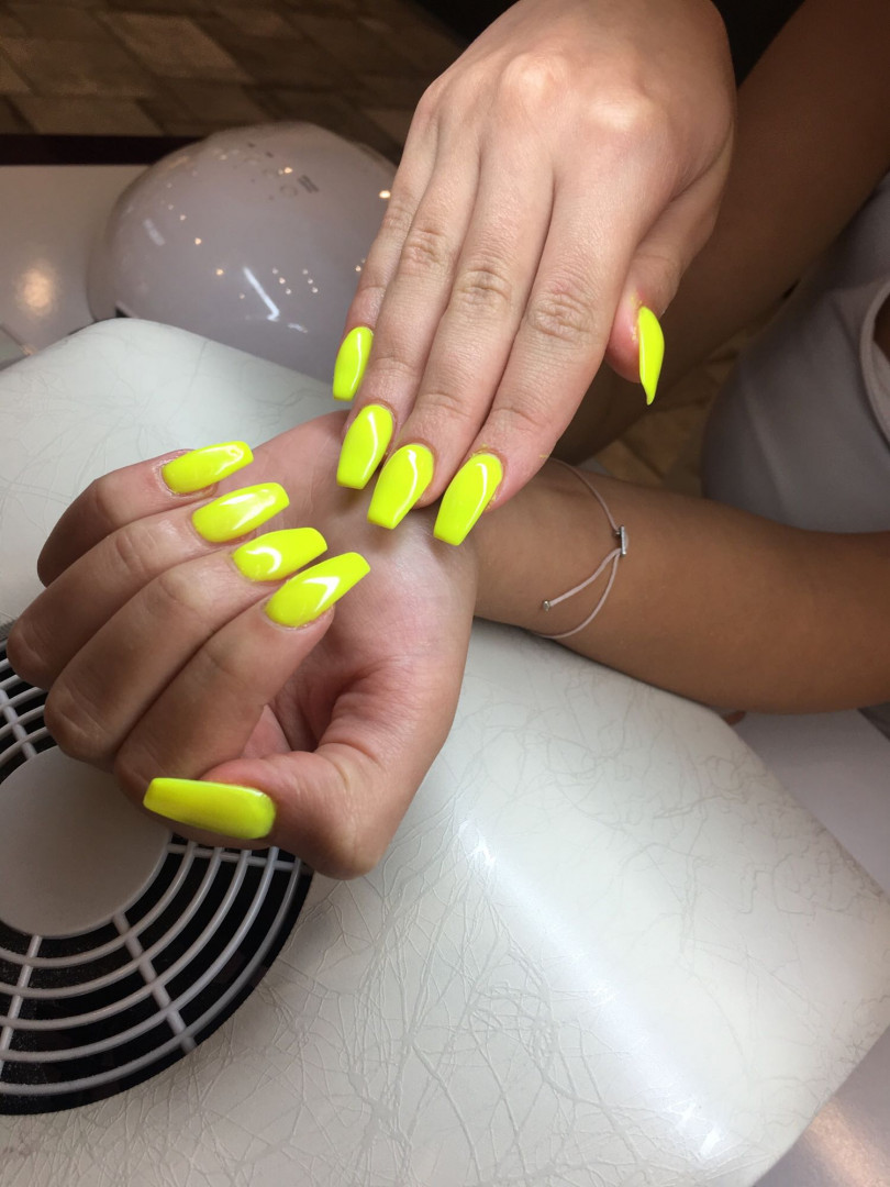 Izlivanje noktiju gelom + gel u boji - Alfaparf Nails, Beograd Izlivanje noktiju Nokti Izlivanje noktiju, Beograd, Karaburma, Višnjička banja