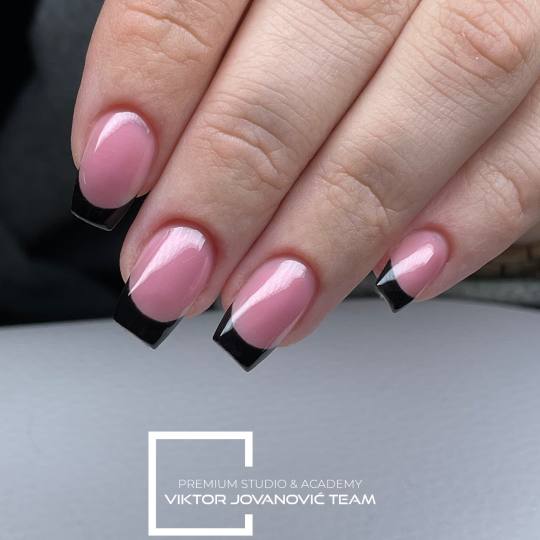 BEAUTY CENTER Viktor Jovanović #subotica Nadogradnja noktiju Korekcija noktiju - M velicina