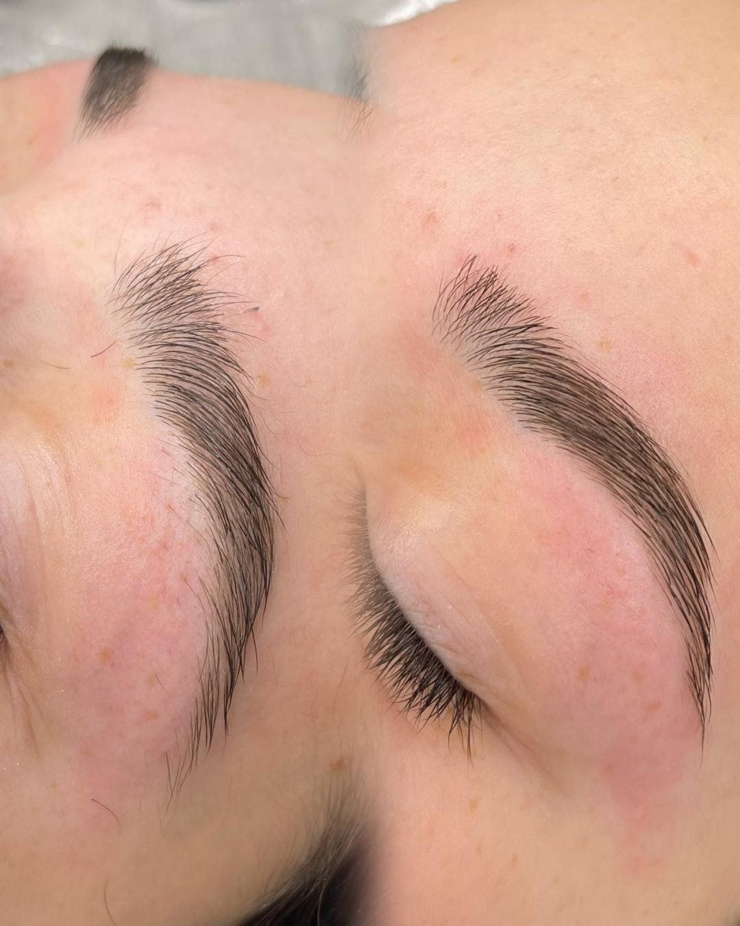 Zeta #beograd Obrve Korekcija obrva voskom / pincetom