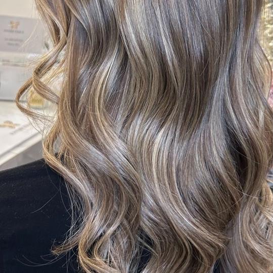 Esthetique Privé #beograd Ombre, sombre, balayage Balayage + Preliv +Feniranje + Šišanje +Black C