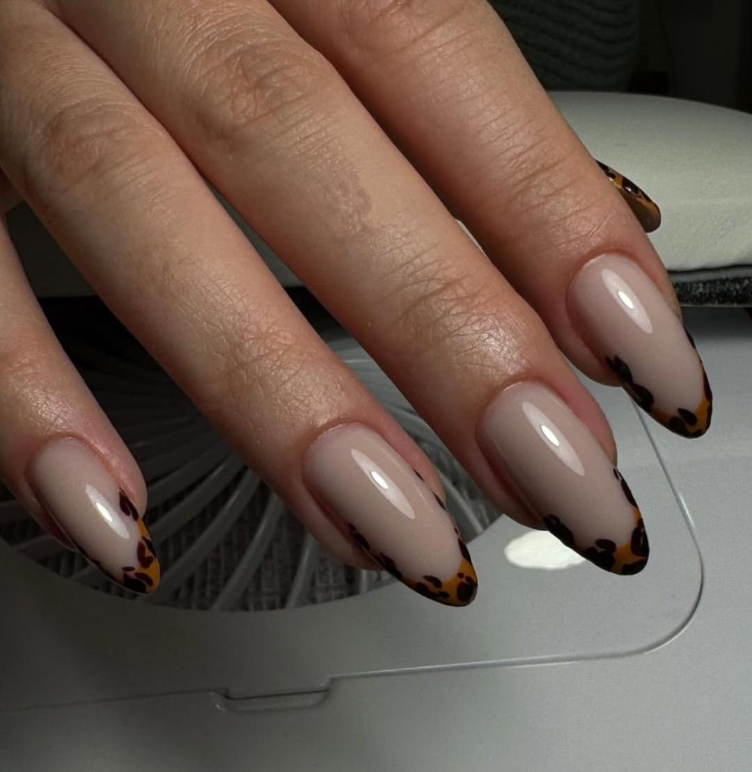 Izlivanje noktiju gelom - M dužina - Bellezza Atelier, Beograd Izlivanje noktiju Nokti Izlivanje noktiju, Beograd, Centar, Stari grad, Dorćol
