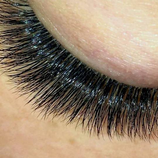 Right Beauty #beograd Nadogradnja trepavica Nadogradnja trepavica - ruski volumen 5D - 8D
