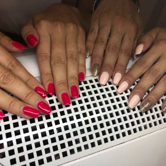 Mademoiselle Beauty #beograd Gel lak Korekcija gel laka - ruke sa aparatnim manikirom Gel lak nakon 