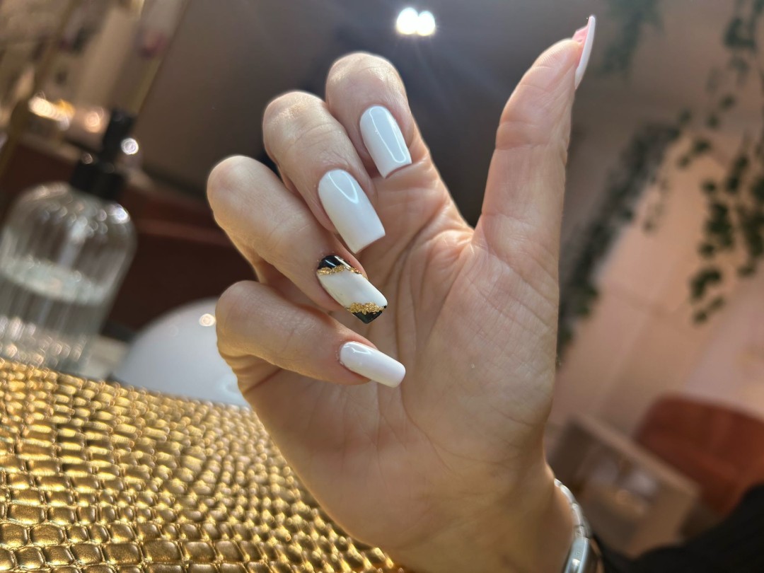 Esthetique Privé #beograd Izlivanje noktiju Izlivanje noktiju gelom - L dužina