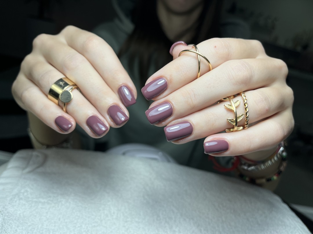 Ruski manikir + rubber baza - M dužina - Studio Moldovan, Beograd Ostalo Wellness Ostalo, Beograd, Zemun Centar