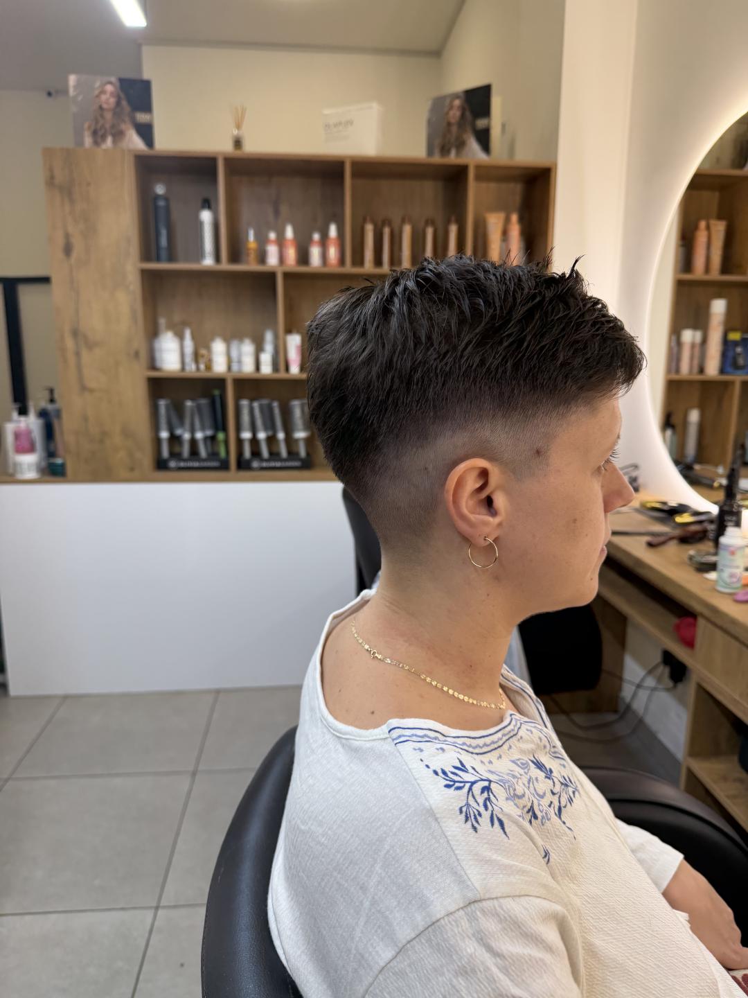 Muško šišanje fade + pranje kose - Studio Eleven Ladies&Gentlemen, Beograd Muško šišanje Muški frizeri Muško šišanje, Beograd, Zvezdara