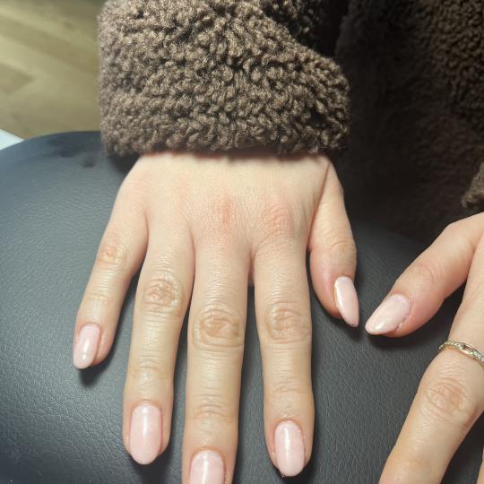 Amelini beauty concept #beograd Gel lak Manikir + gel lak RUBER baza + boja