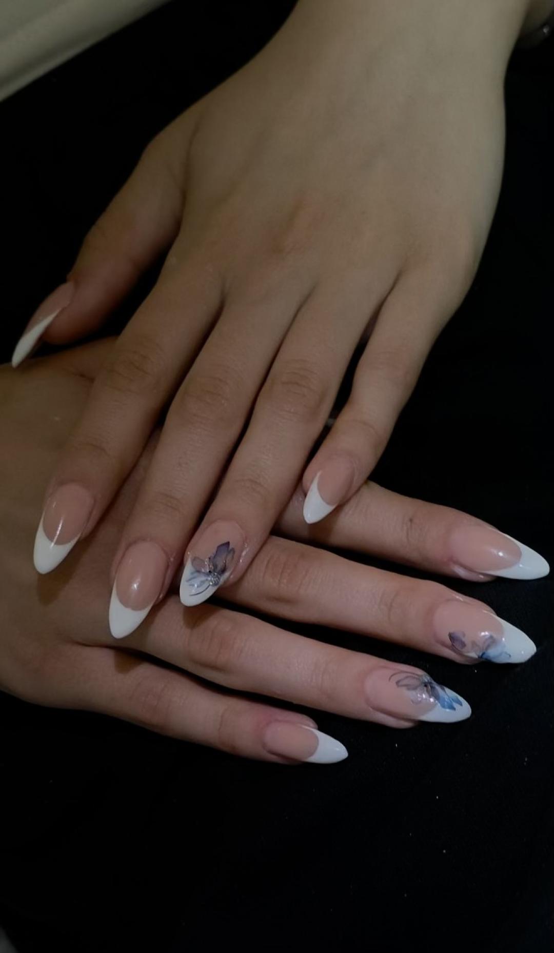 Izlivanje noktiju gelom - L dužina - Lolet Beauty, Novi Sad Izlivanje noktiju Nokti Izlivanje noktiju, Novi Sad, Sajmište, Detelinara, Banatić