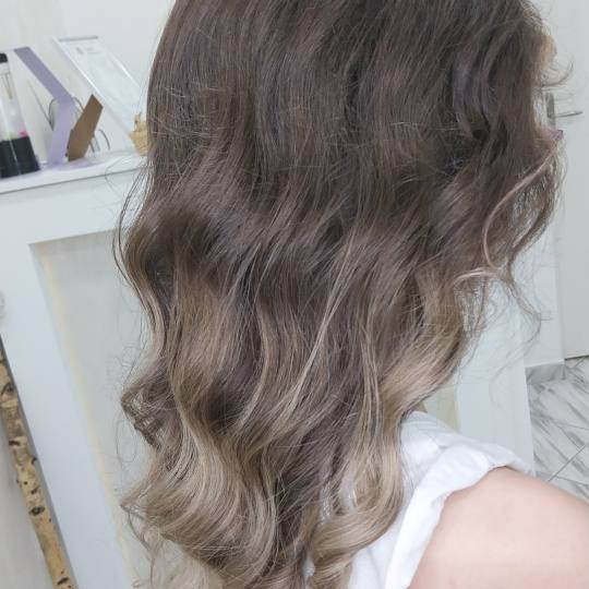 Žaža #beograd Ombre, sombre, balayage Ombre - duga kosa Ombre ma prirodnoj kovrdžavoj kosi.