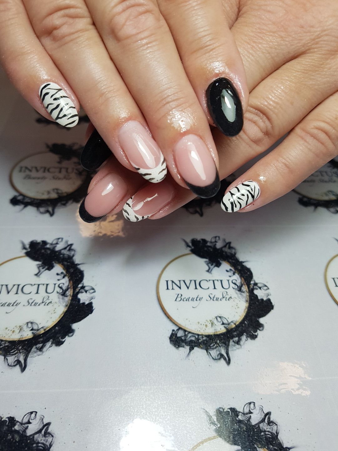 Invictus #beograd Ojačavanje noktiju Ojačavanje prirodnih noktiju gelom - S dužina
