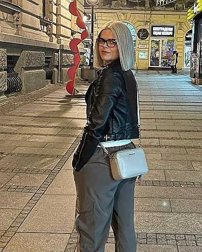 Headroom #beograd Blajhanje kose Blajhanje cele dužine + preliv - kosa srednje dužine