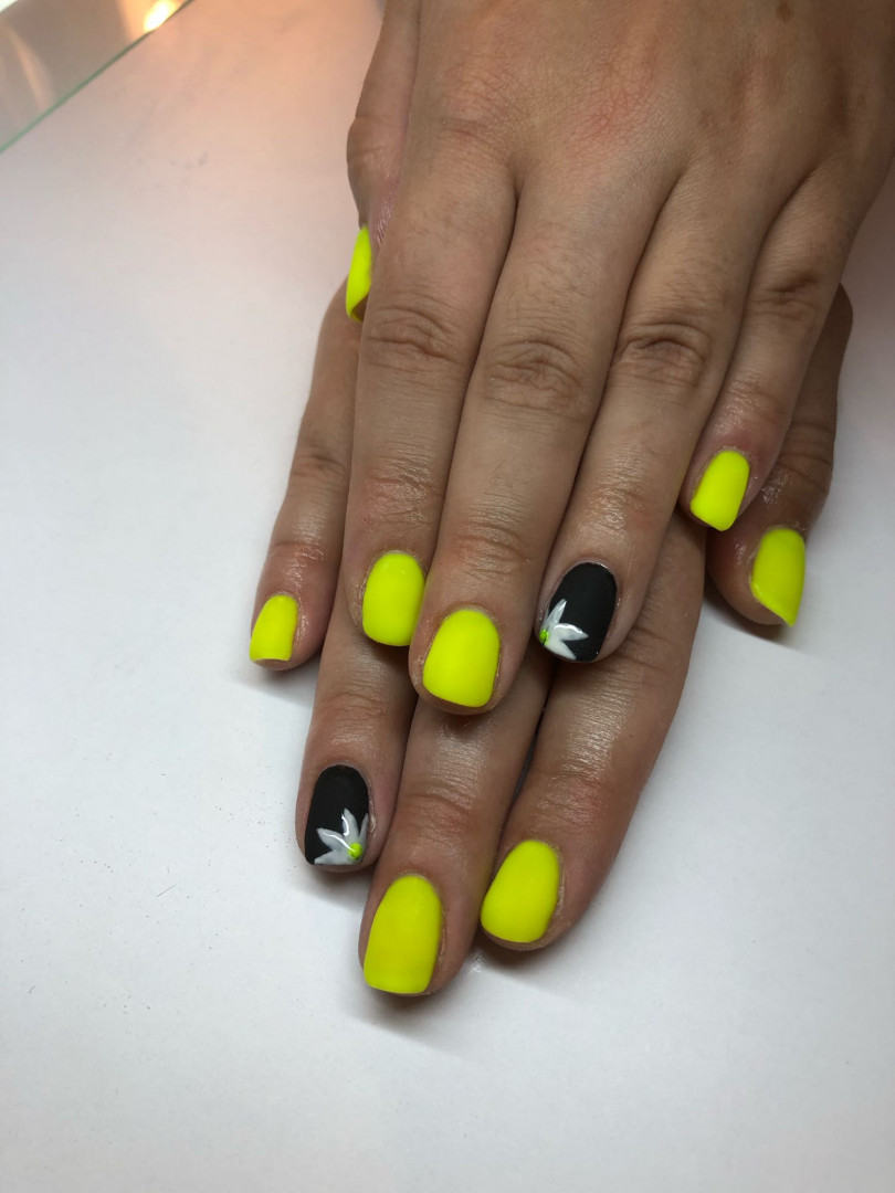 Mademoiselle Beauty #beograd Gel lak Gel lak - ruke sa aparatnim manikirom