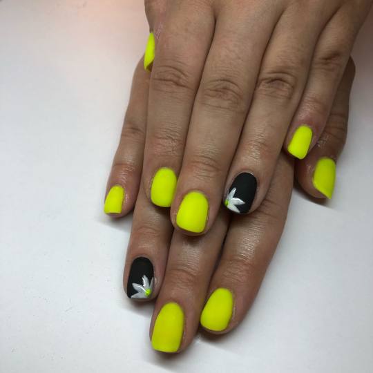 Mademoiselle Beauty #beograd Gel lak Gel lak - ruke sa aparatnim manikirom