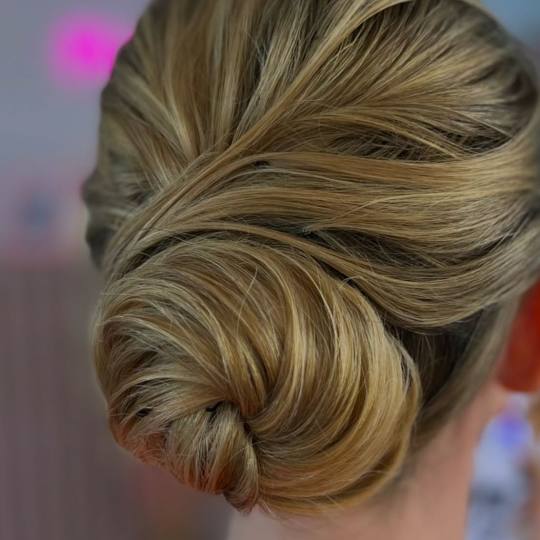 Pudra beauty & cosmetics bar #beograd Svečane i frizure za svadbu Svečana frizura