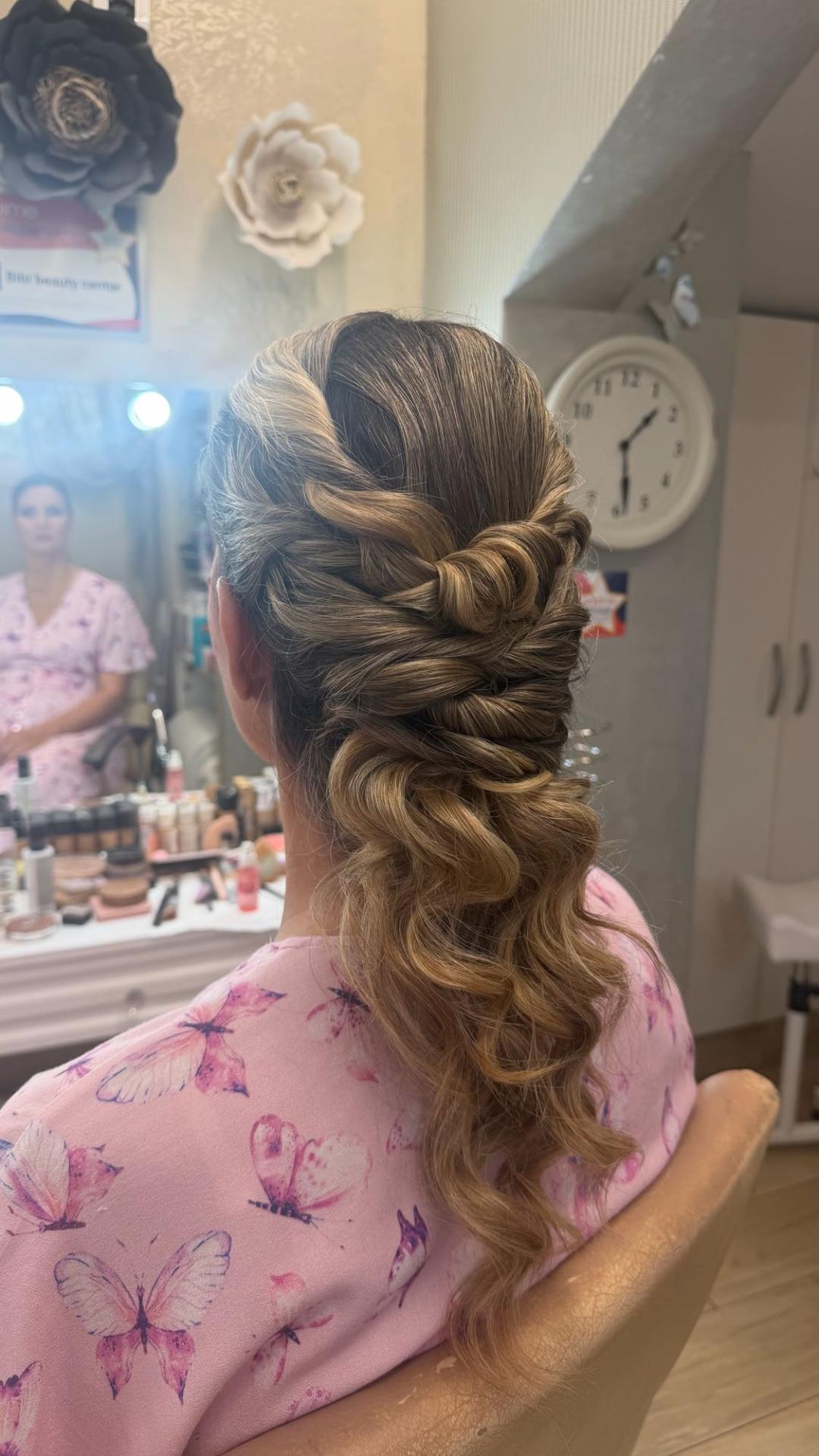 Svečana frizura - duga kosa - Bibi beauty centar, Beograd Svečane i frizure za svadbu Frizerski saloni Svečane i frizure za svadbu, Beograd, Banovo brdo