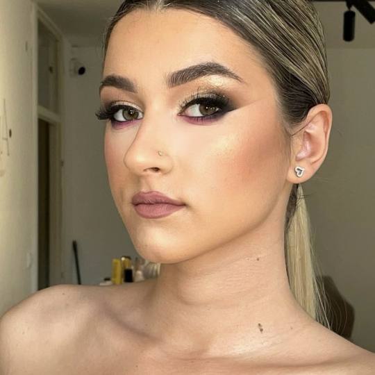 Kotrlja #beograd Make-up / šminkanje Profesionalno šminkanje + veštačke trepavice Ig: milicastan