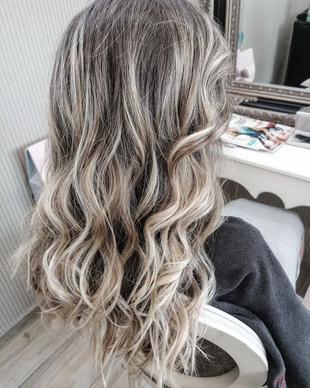 Bibi beauty centar #beograd Pramenovi Pramenovi na foliju u 1 / 2 boje / blanšem + preliv - kosa srednje dužine