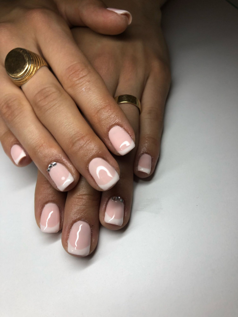 Mademoiselle Beauty #beograd Gel lak Gel lak - ruke sa aparatnim manikirom