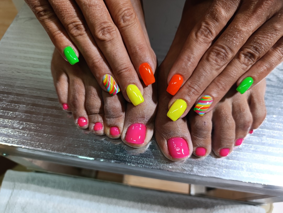 Korekcija izlivanja noktiju gelom - tuđi rad - Nail Studio MPN, Beograd Izlivanje noktiju Nokti Izlivanje noktiju, Beograd, Zemun Centar