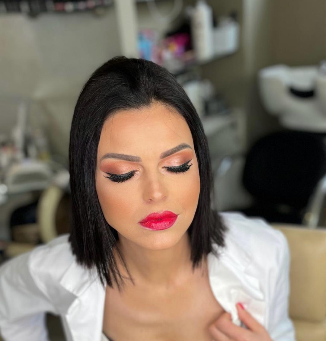 Profesionalno šminkanje + feniranje ravno - Bibi beauty centar, Beograd Make-up / šminkanje Lice Make-up / šminkanje, Beograd, Banovo brdo