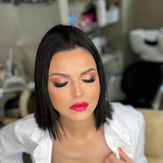 Bibi beauty centar #beograd Make-up / šminkanje Profesionalno šminkanje + feniranje ravno sminka i