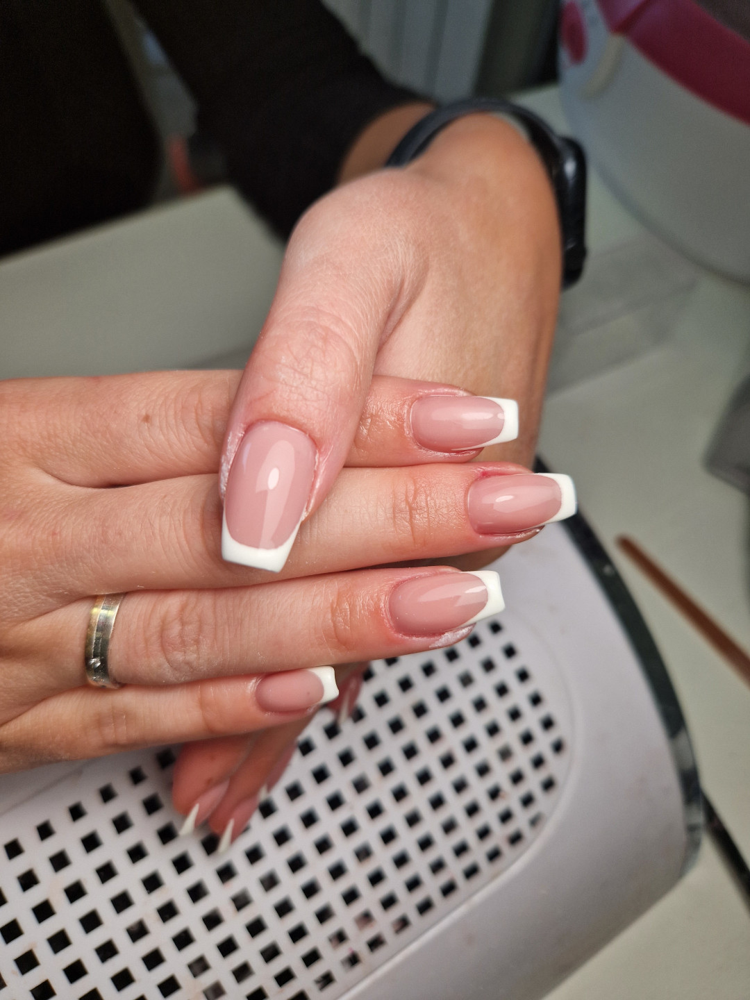 Butik Lepote #beograd Korekcija noktiju Korekcija noktiju gel boja ili frenc + aparatni manikir - M dužina