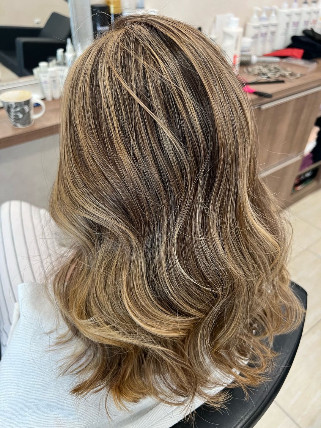 Rakelita Hair #beograd Feniranje i stilizovanje Feniranje na lokne / talase - kosa srednje dužine