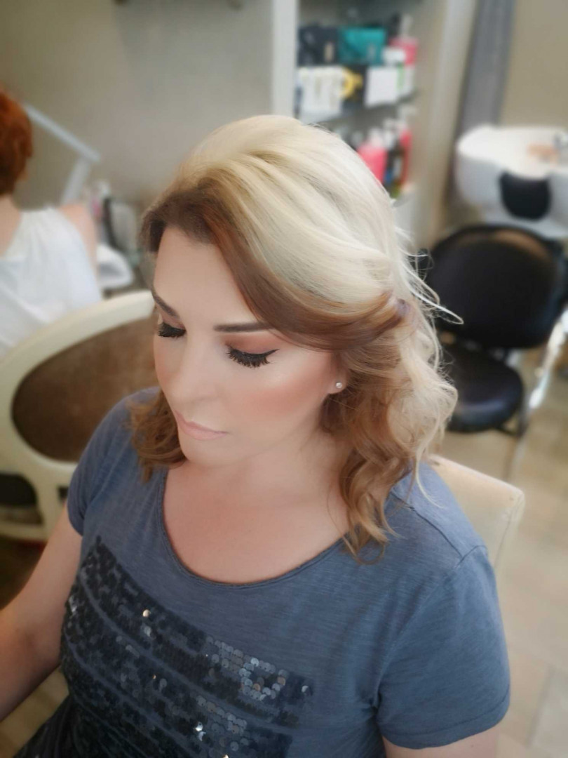 Bibi beauty centar #beograd Make-up / šminkanje Profesionalno šminkanje + veštačke trepavice + svečana frizura