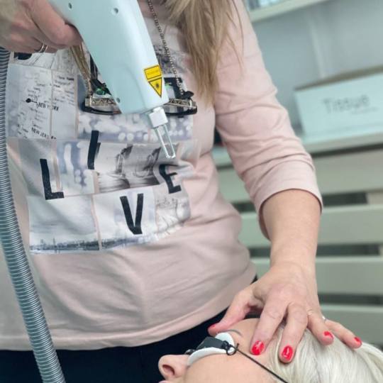Helios #kikinda Lasersko uklanjanje trajne šminke obrva