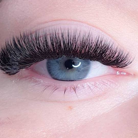 Right Beauty #beograd Nadogradnja trepavica Nadogradnja trepavica - ruski volumen 5D - 8D