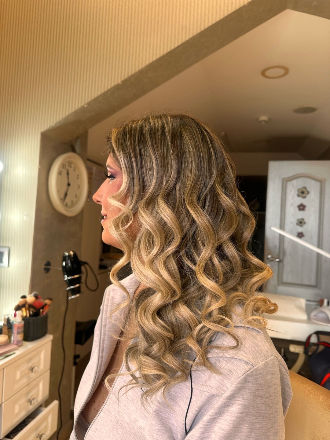 Bibi beauty centar #beograd Uvijanje, lokne i talasi Holivudski talasi / glam wawes- sve dužine kose