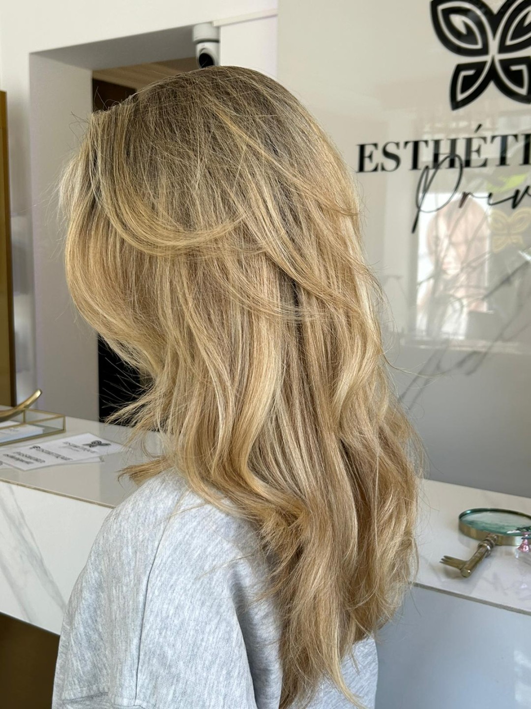 Esthetique Privé #beograd Ombre, sombre, balayage Balayage + Preliv +Feniranje + Šišanje +Black Caviar tretman