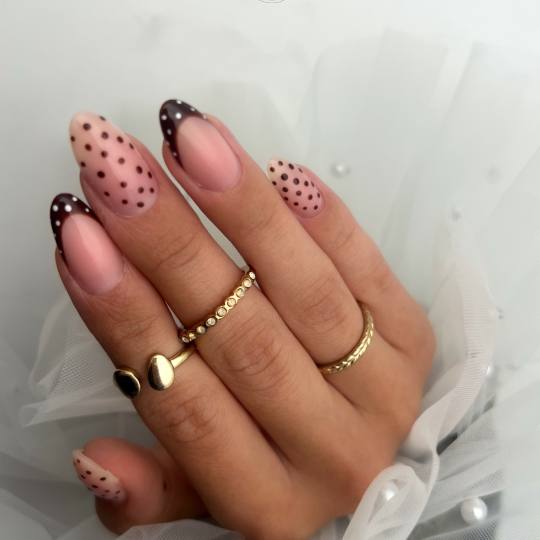 Beauty Blend #beograd Izlivanje noktiju Izlivanje noktiju gelom - M dužina