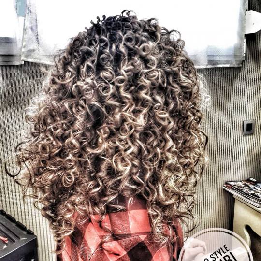 Bibi beauty centar #beograd Feniranje i stilizovanje Feniranje na ravno / lokne - ekstra duga kosa a