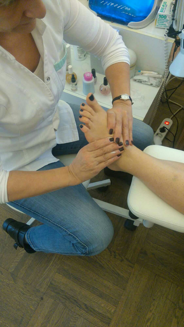 Kapriz #beograd Estetski pedikir Estetski pedikir + OPI lakiranje noktiju