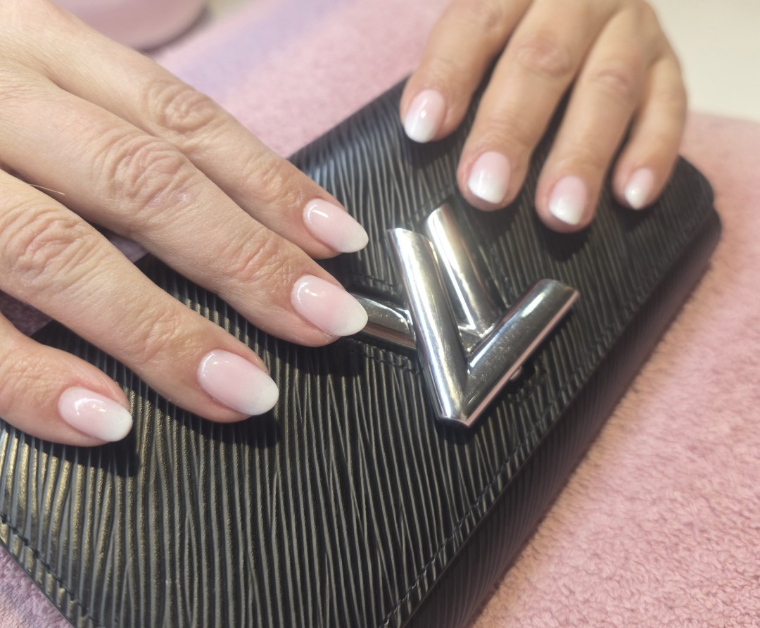 Diamond beauty #beograd Ojačavanje noktiju Ojačavanje noktiju gelom / korekcija - S dužina