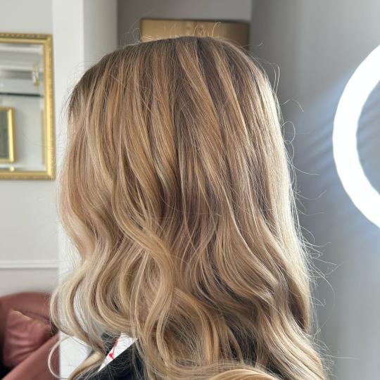 Esthetique Privé #beograd Ombre, sombre, balayage Balayage +preliv+ šišanje + feniranje Frizerski