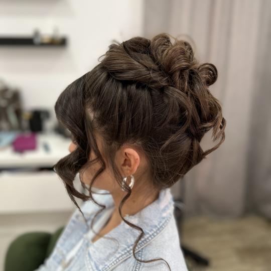 Studio Kristina Jovanović #beograd Pletenice, kike, punđe Pravljenje punđe