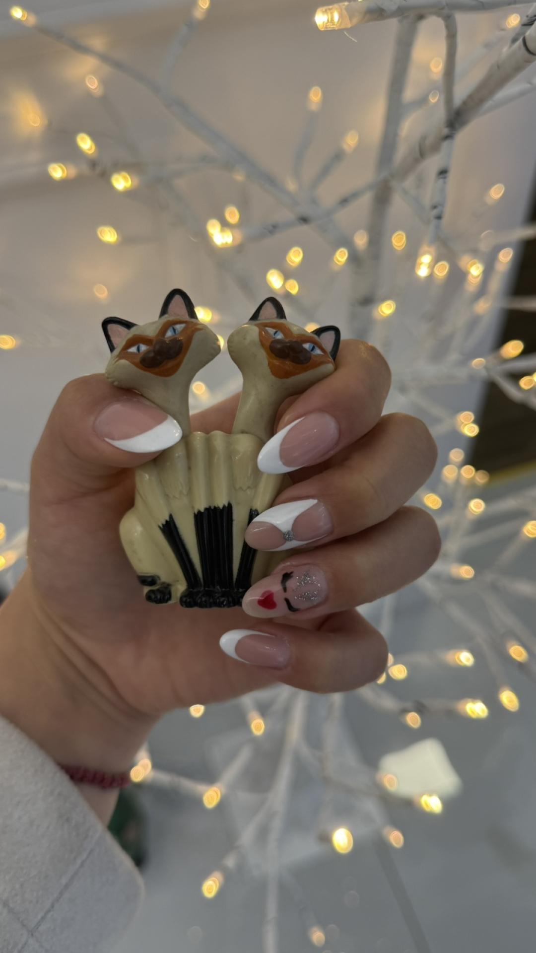 Korekcija noktiju - french - Dve mace 2, Beograd Korekcija noktiju Nokti Korekcija noktiju, Beograd, Banovo brdo