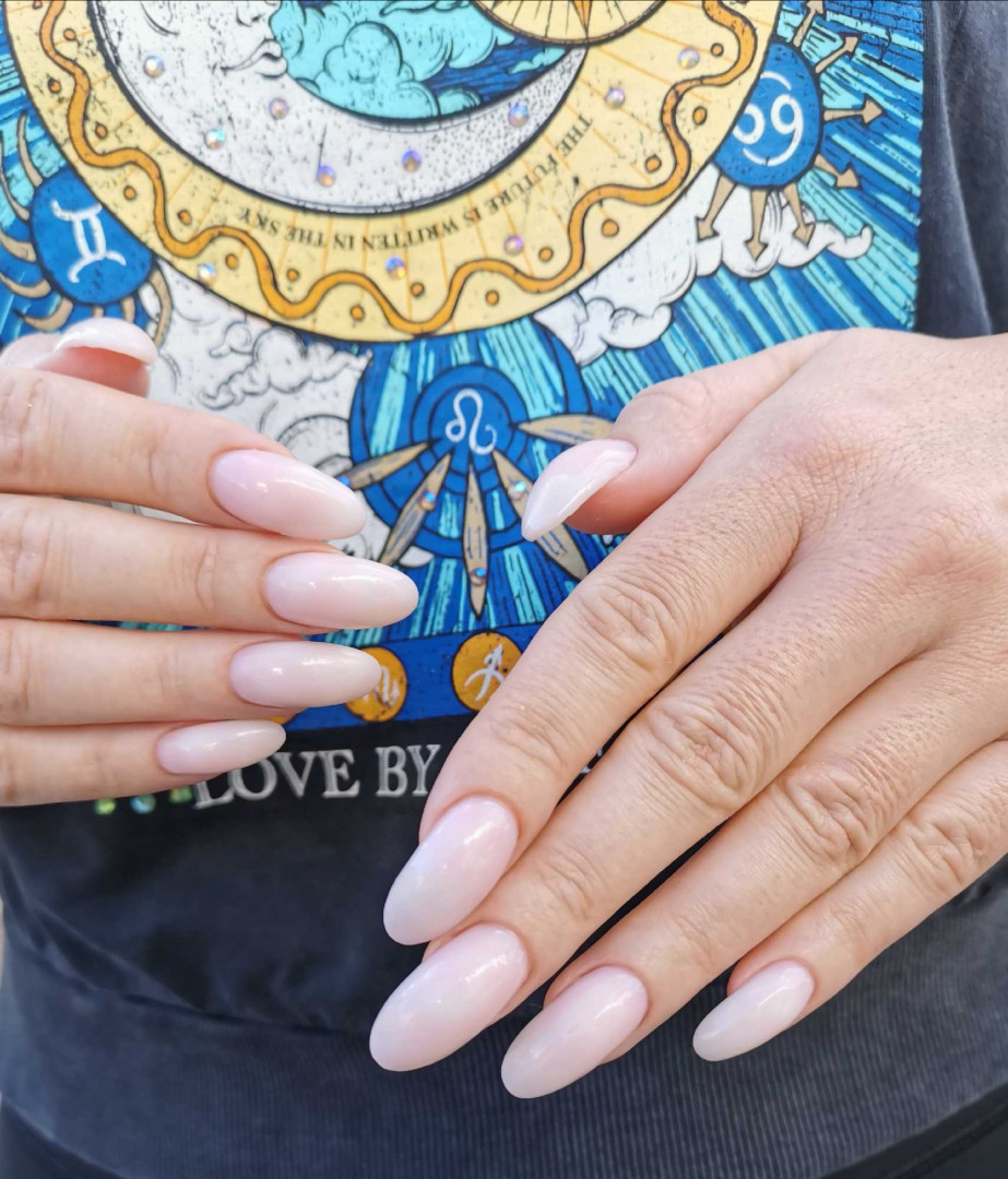 D&D Beauty Center #beograd Ojačavanje noktiju Ojačavanje prirodnih noktiju - gel lak