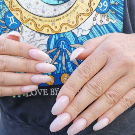 D&D Beauty Center #beograd Ojačavanje noktiju Ojačavanje prirodnih noktiju - gel lak