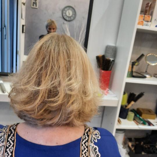 Salon Klinik #beograd Žensko šišanje Žensko šišanje - kosa srednje dužine