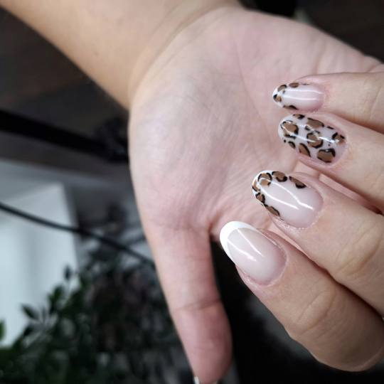 Beauty Studio by Milica Pavlović #beograd Ukrašavanje noktiju Dizajn noktiju - dodatak uz uslugu