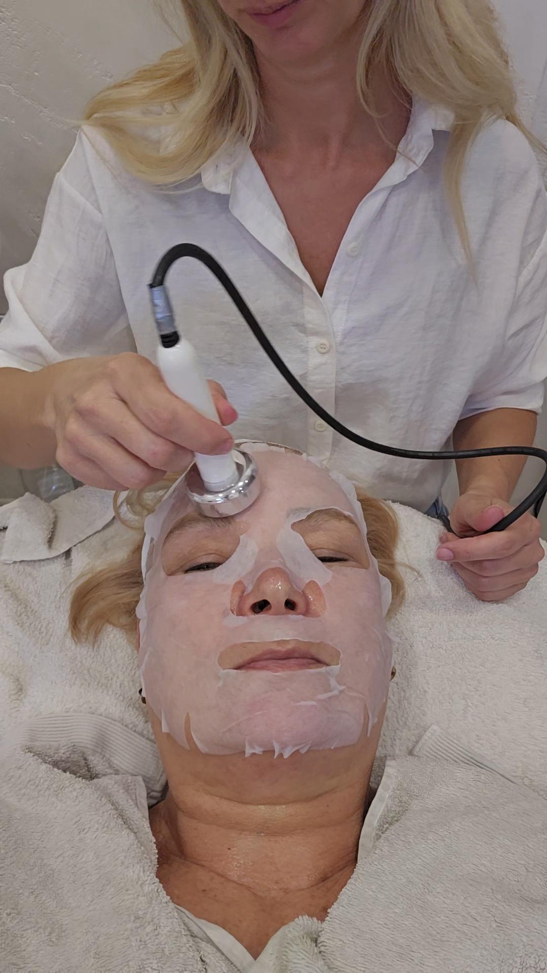 Mezoporacija koktela vitamina ultrazvukom - Laser lab by Ceca, Novi Sad Tretman lica Lice Tretman lica, Novi Sad, Grbavica, Liman, Adamićevo