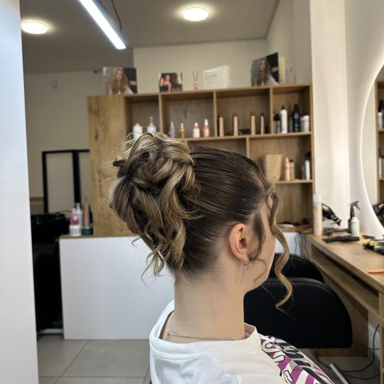 Studio Eleven Ladies&Gentlemen #beograd Svečane i frizure za svadbu Svečana frizura - kosa srednje