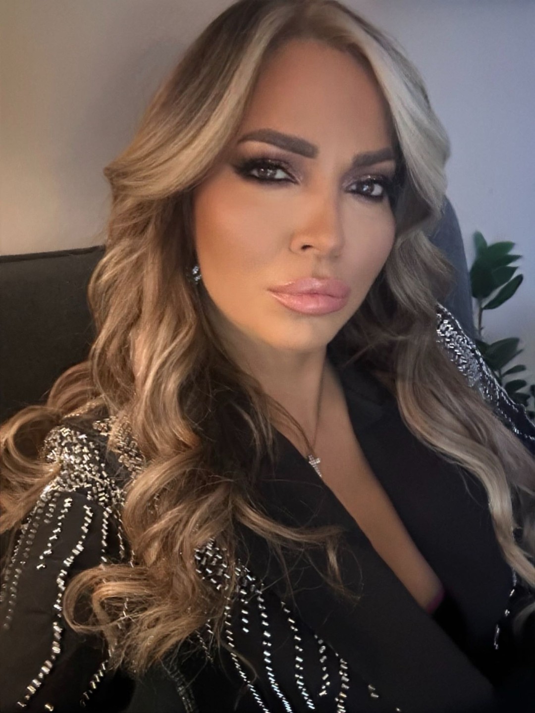 Bibi beauty centar #beograd Make-up / šminkanje Profesionalno šminkanje + feniranje ravno