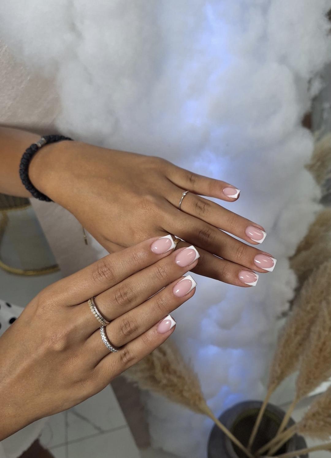 Izlivanje noktiju gelom - S dužina - Evels Beauty, Niš Izlivanje noktiju Nokti Izlivanje noktiju, Niš, Medijana