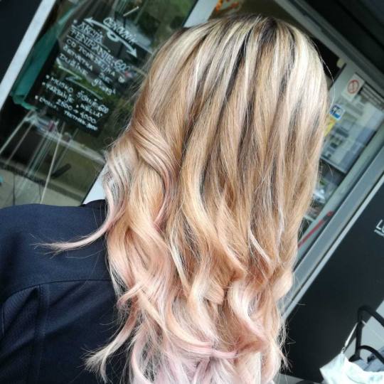 Attitude hair salon #beograd Blajhanje kose