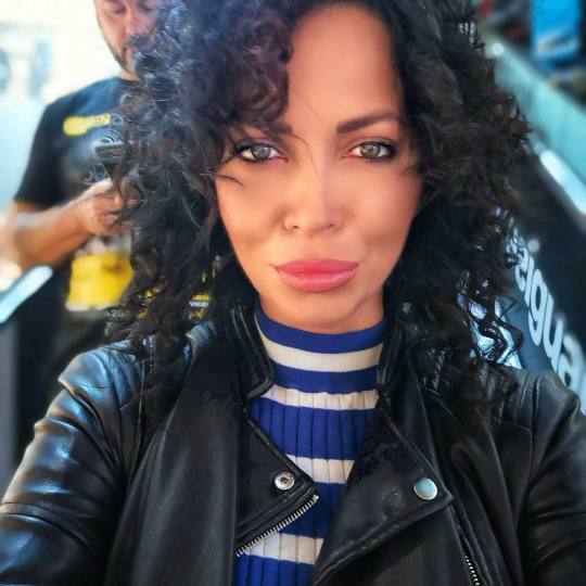Bibi beauty centar #beograd Feniranje i stilizovanje Feniranje na ravno / lokne - duga kosa Afro Lok