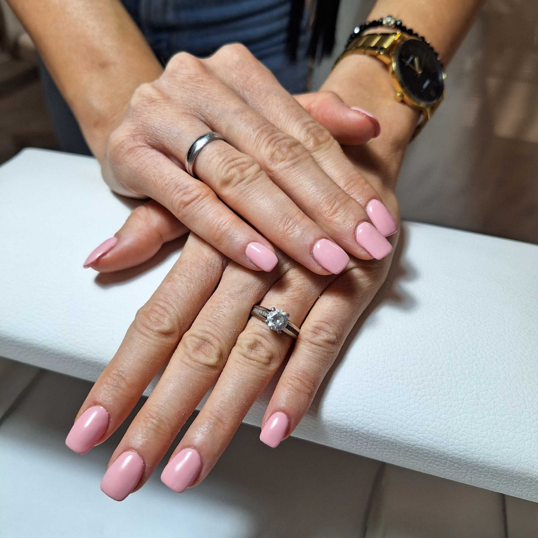 Monstera beauty salon #beograd Ojačavanje noktiju Ojačavanje noktiju rubber bazom - M dužina noktiju